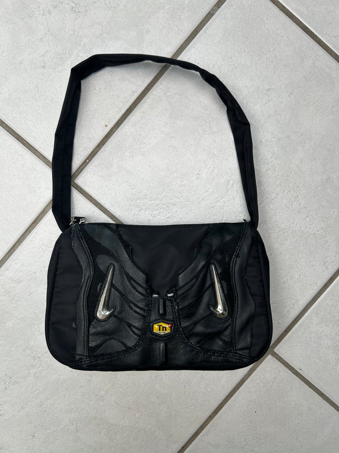 UPCYCLED SHOE BAG